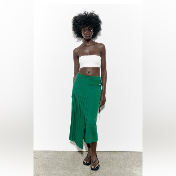 Belted Pleated Skirt Limited Edition - Picture 5 of 10